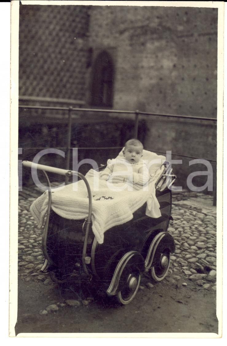 Fotografia d epoca originale 1938 MILANO CASTELLO SFORZESCO Ritratto del piccolo Roberto a 5 mesi Foto FP 1