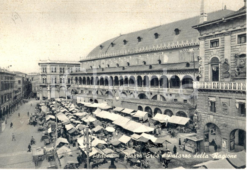 Cartolina originale da collezione 1960 ca PADOVA Piazza Erbe e Palazzo della Ragione Cartolina animata FG VG 1