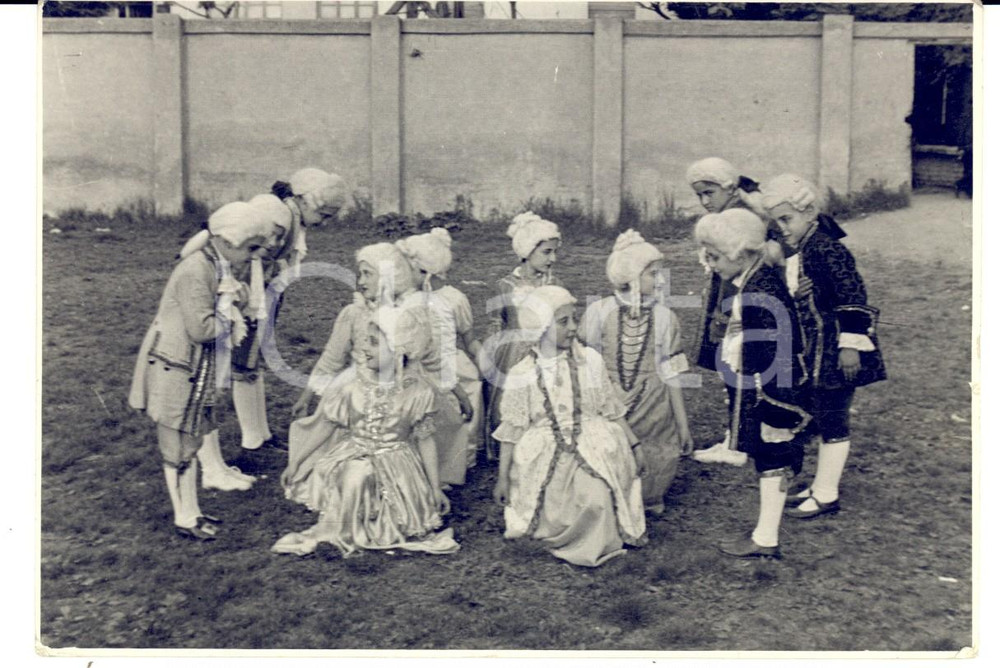 Fotografia d epoca originale 1938 MILANO ? Danza di bambini in costume per il Carnevale Foto 15x10 cm 1