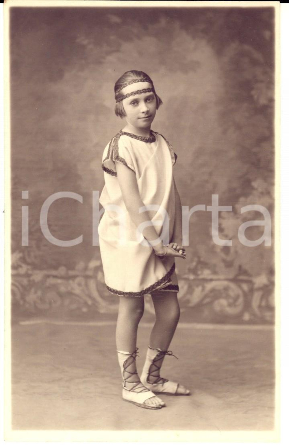 Fotografia d'epoca originale 1925 LE HAVRE (F) Bambina in costume antica Grecia *Foto FERNEZ (2) 1