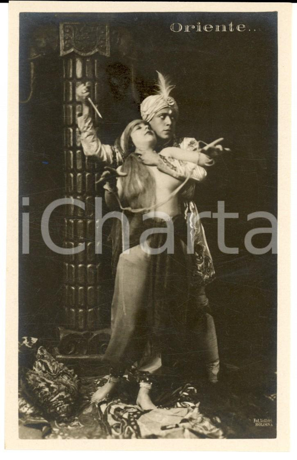 Cartolina originale da collezione 1920 ca EROTICA VINTAGE Oriente... Schiava seminuda minacciata di morte 1