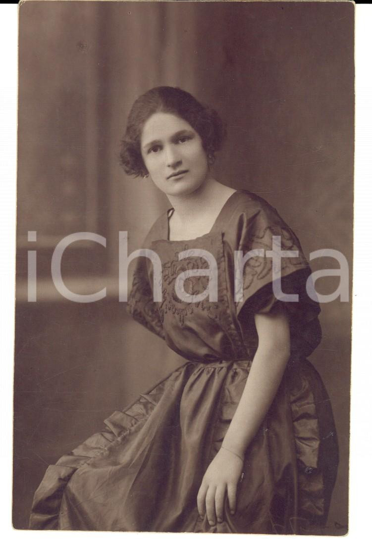 Fotografia d'epoca originale 1920 ca ALESSANDRIA Ritratto di donna mutila del braccio destro *Foto RIBOURT 1