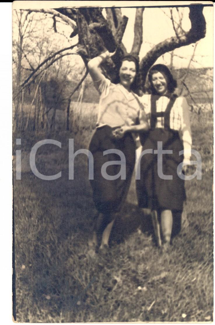 Fotografia d epoca originale 1922 PISA Giovani donne posano a Pasqua in campagna Fotografia FP VG 1