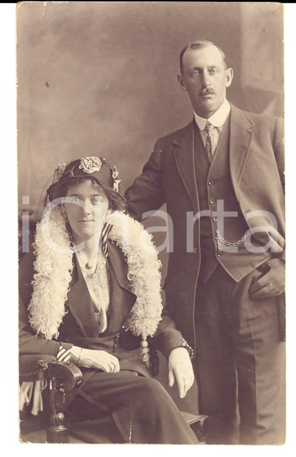 Autografo originale 1910 ca LONDON (UK) Annie LANGAN posa con il marito *Cartolina autografa FP 1