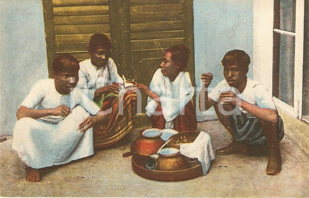 Cartolina originale da collezione 1939 MISSIONI ESTERE - BIRMANIA pittoresca - Giovani birmani mangiano FP NV 1