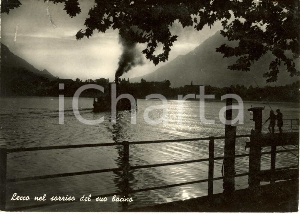 Cartolina originale da collezione 1962 LECCO Panorama nel sorriso del suo bacino Cartolina ANIMATA FG VG 1