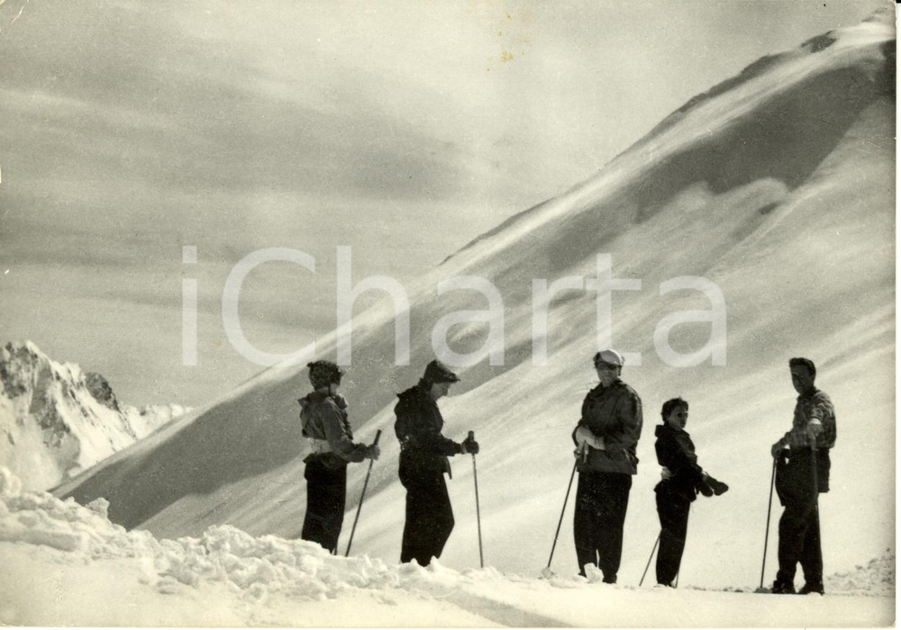Cartolina originale da collezione 1960 ca APRICA SO Sciatori sostano al PASSO PASO Cartolina ANIMATA FG VG 1