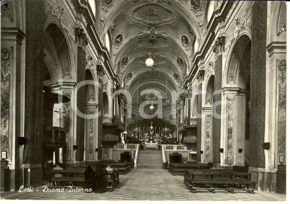 Cartolina originale da collezione 1960 ca LODI Interno del DUOMO verso l'altare *Cartolina ANIMATA FG NV 1