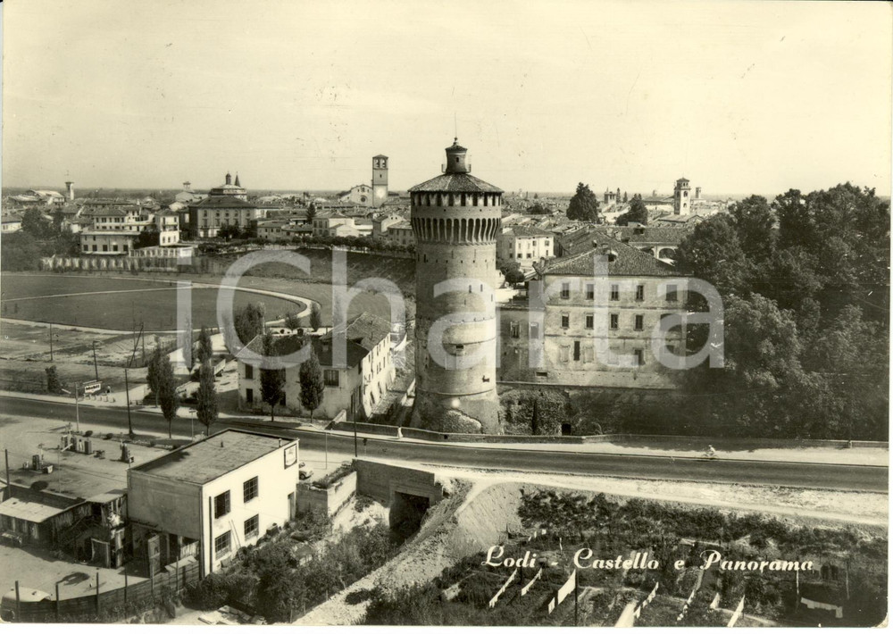 Cartolina originale da collezione 1959 LODI Castello e panorama dall alto con stazione MOBIL Cartolina FG VG 1