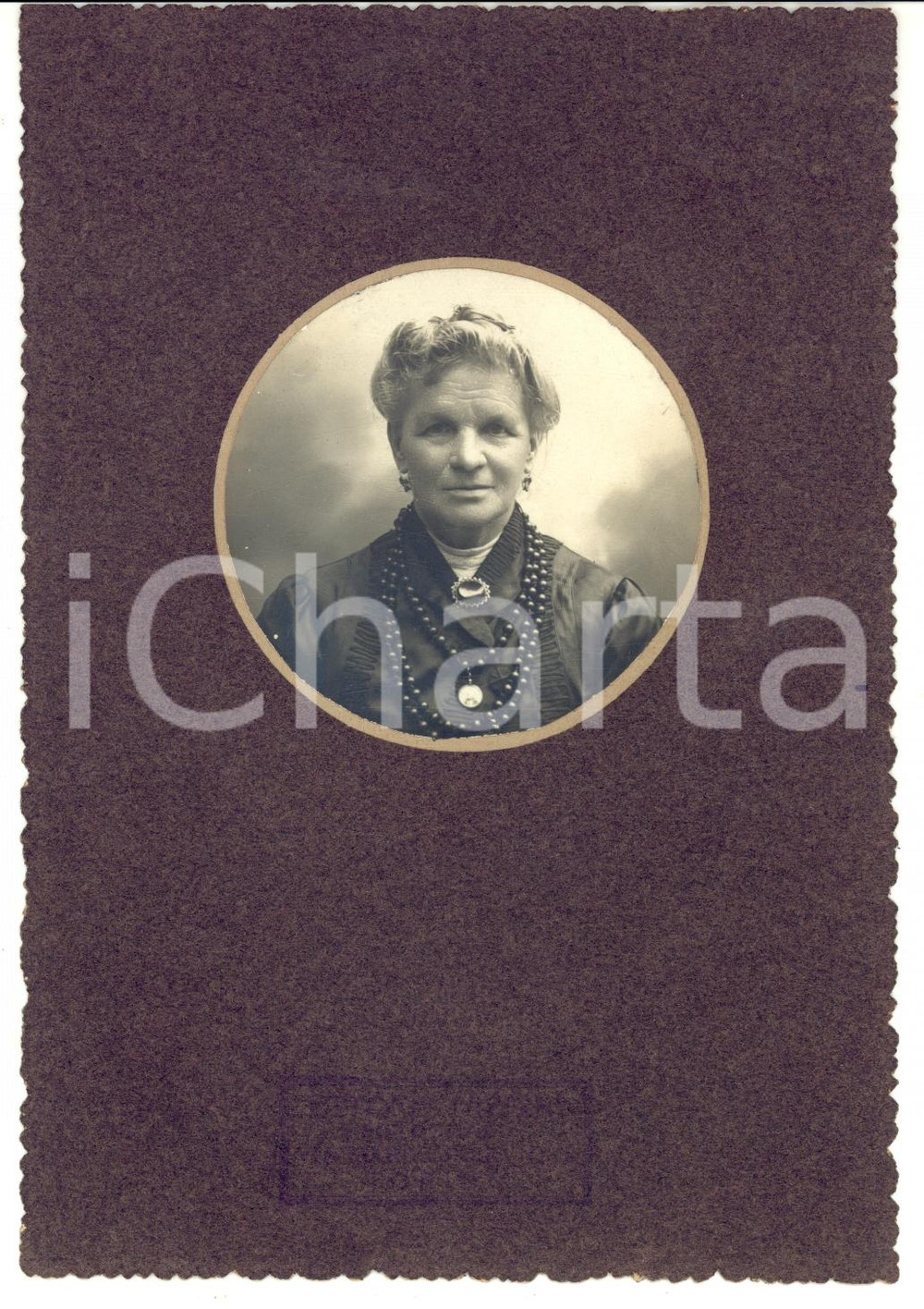 Fotografia d'epoca originale 1914 TORINO via Marco Polo Ritratto anziana con medaglione *Fotografia 1