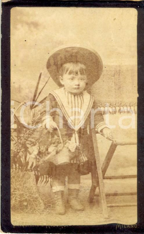 Fotografia d epoca originale 1890 ca MILANO Ritratto di bambina con cestino di fiori Foto PAGLIANO e RICORDI 1
