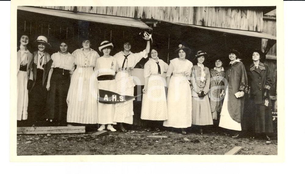 Fotografia d'epoca originale 1913 ADAMS MA (USA) High School CANDY GIRLS *Photo 1