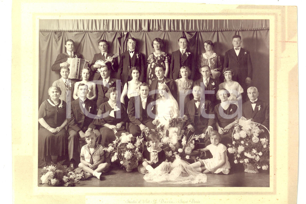 Fotografia d'epoca originale 1920 ca SAINT DENIS (F) Ritratto degli sposi con l'orchestrina Franco GUGLIELMO 1