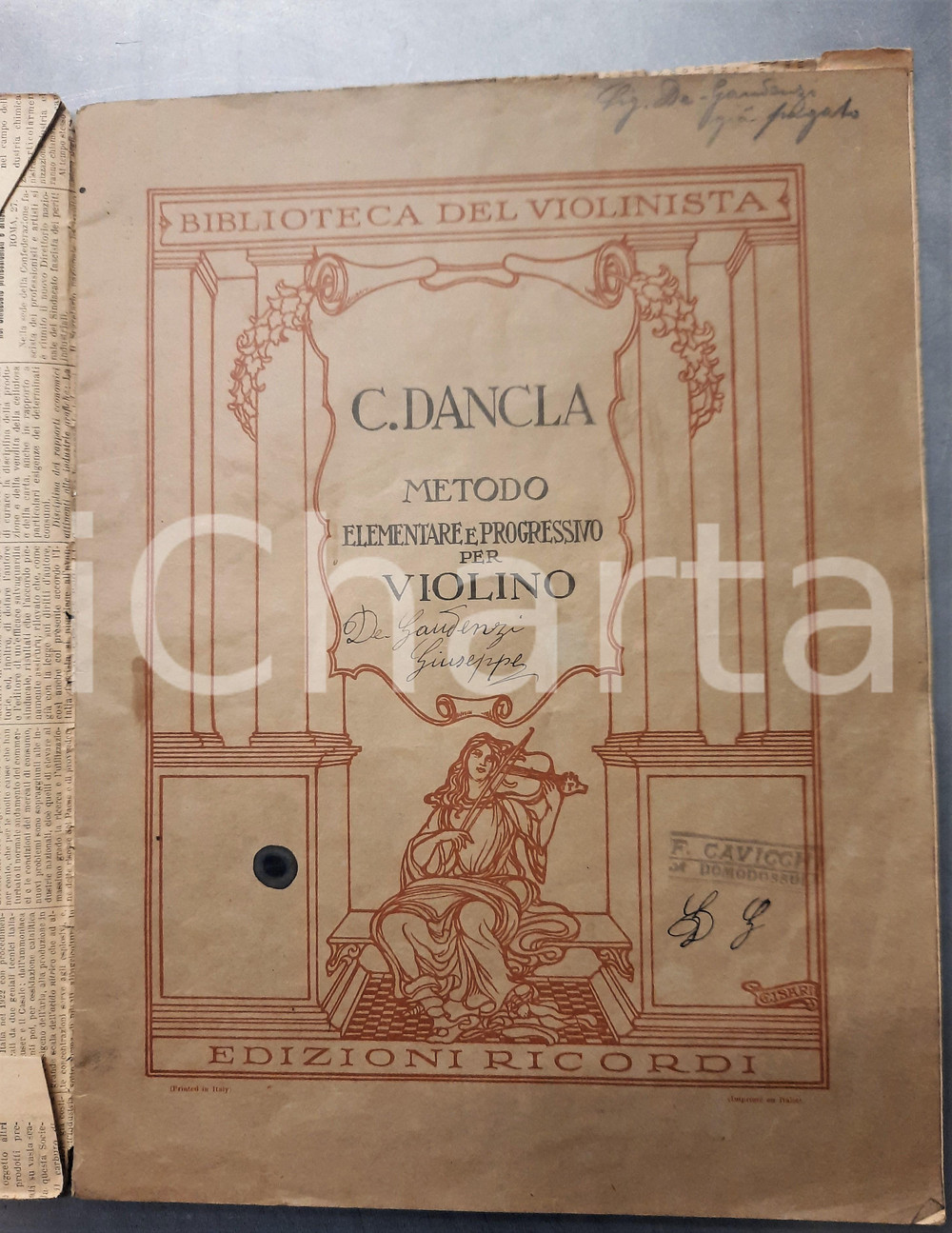 1930 Charles DANCLA Metodo elementare e progressivo per violino Fasc. 2Â° RICORDI  DATA: 1930AUTORE: CHARLES DANCLATITOLO: METODO ELEMENTARE E PROGRESSIVO PER VIOLINOFascicolo secondoDESCRIZIONE: Metodo per lo studio del violino, con traduzione italiana di Stefano Tempia e revisione di Girolamo de Angelis.La copertina &egrave; stata rivestita con un quotidiano dell'epoca, con articolo dedicato alla produzione elettrochimica Terni.CONDIZIONI: buone (ma lievi gualciture marginali e distacco della prima pagina).PAGINE: 20FORMATO: 25 x 35 cm EDITORE: Milano - Ricordi    originale e autentica 2