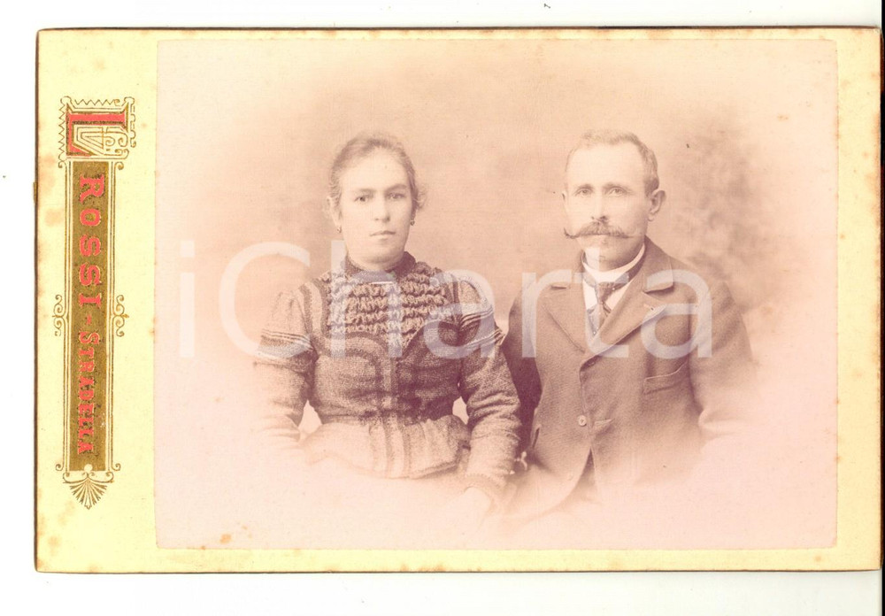 Fotografia d'epoca originale 1902 STRADELLA (PV) Coppia di sposi borghesi *Fotografia L. ROSSI 1