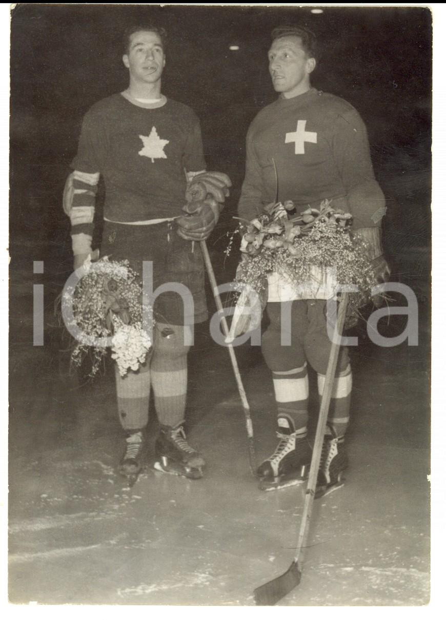 Fotografia d epoca originale 1950 ca SVIZZERA HOCKEY SU GHIACCIO  incontro CANADA SVIZZERA  Fotografia 1
