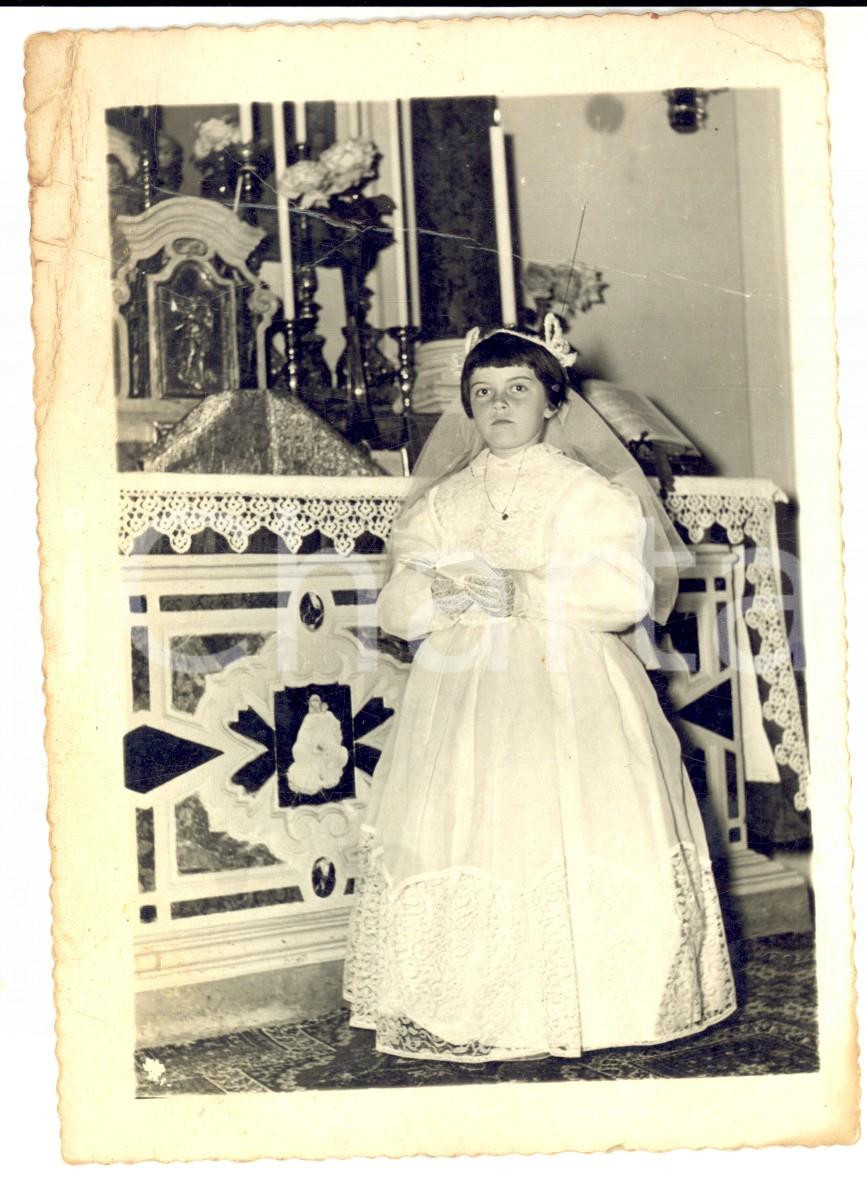 Fotografia d'epoca originale 1950 ca BADIA POLESINE (RO) Bambina in chiesa alla Prima Comunione *Foto VINTAGE 1