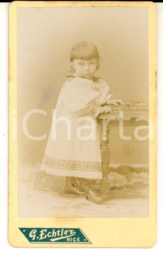Fotografia d'epoca originale 1890 ca NICE (F) Ritratto di bambina con abito ricamato *Fotografia G. ECHTLER 1