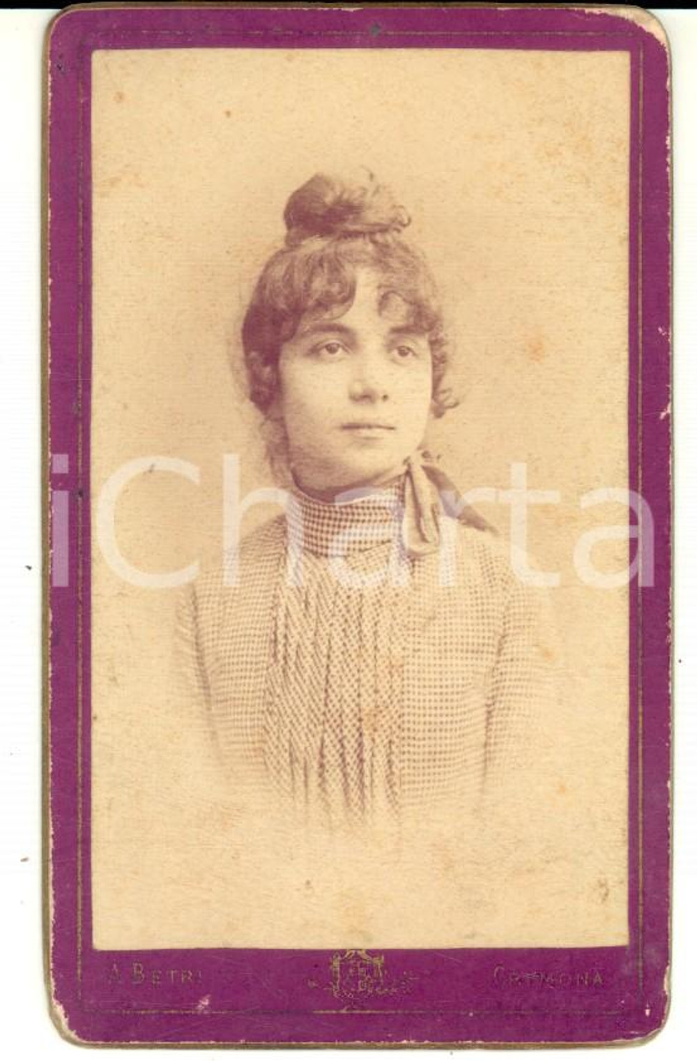 Fotografia d'epoca originale 1890 ca CREMONA Ritratto di donna con abito a quadretti *Foto Aurelio BETRI 1