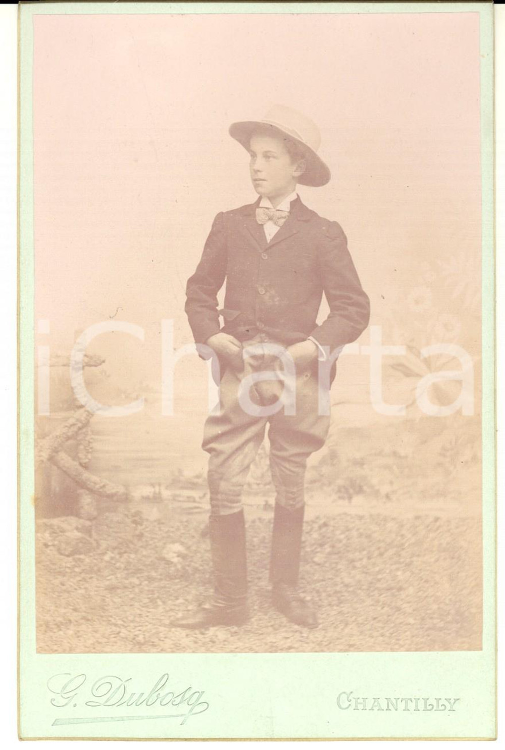 Fotografia d'epoca originale 1890 ca CHANTILLY Ritratto di adolescente in abito da cavallerizzo *Foto DUBOSQ 1