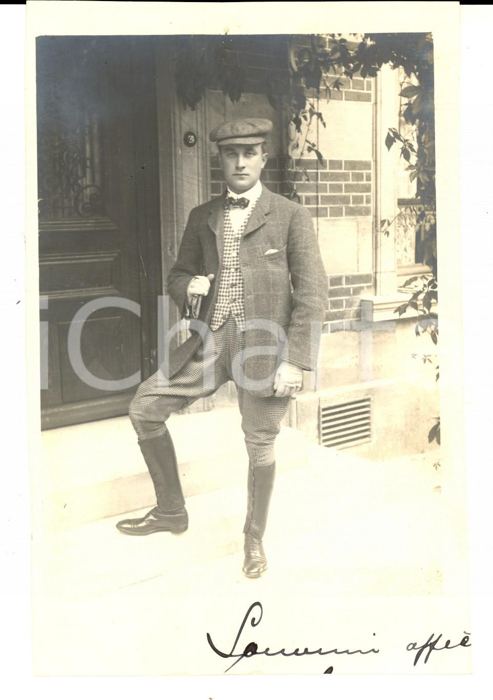 Fotografia d'epoca originale 1910 ca CHANTILLY (?) Ritratto di giovane in abito da cavallerizzo *Foto VINTAGE 1