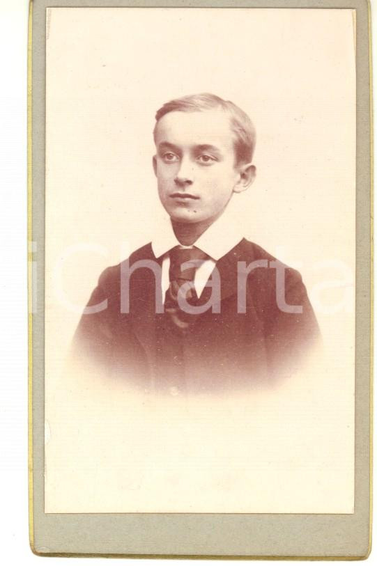 Fotografia d'epoca originale 1890 ca CHANTILLY (F) Ritratto di giovane collegiale *Foto Georges DUBOSQ CDV 1