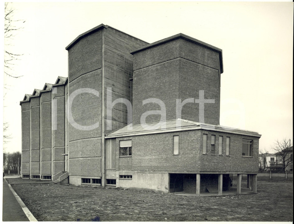 Fotografia d epoca originale 1950 ca PAVIA Parrocchia SACRA FAMIGLIA  Veduta esterna FOTO ARTISTICA 1