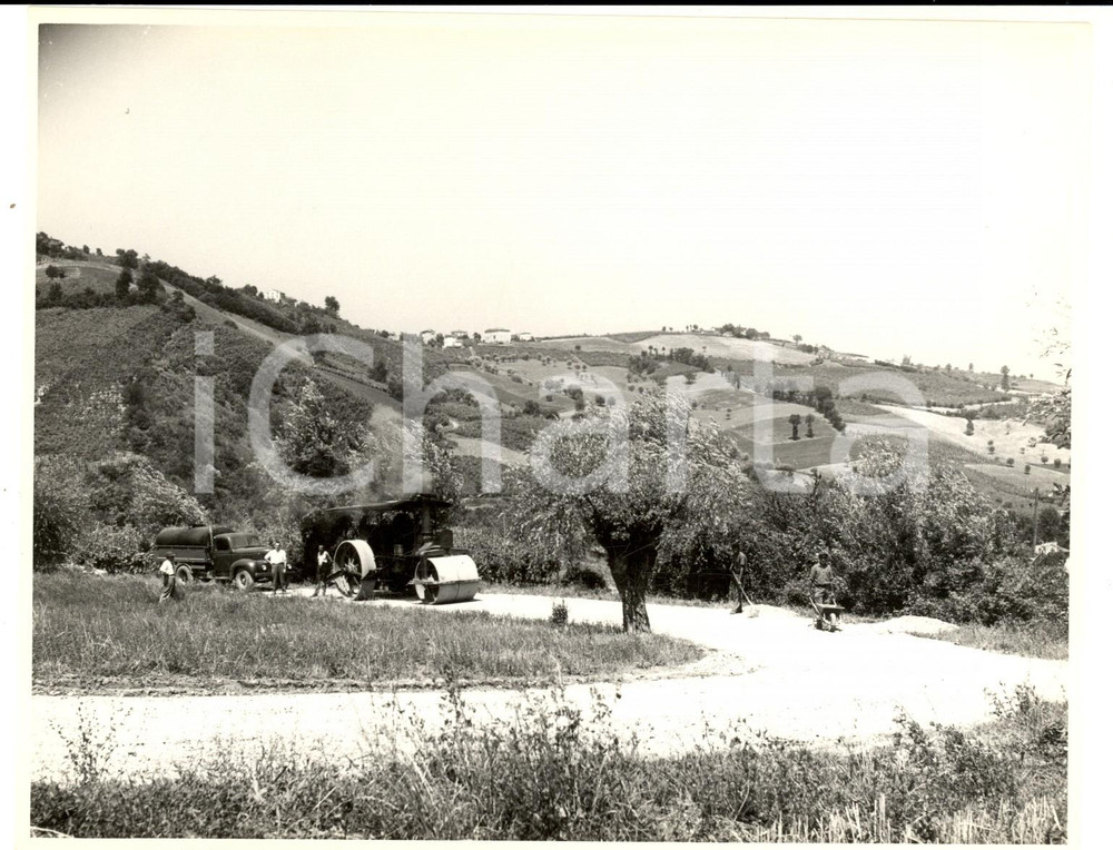 Fotografia d epoca originale 1950 VOLPARA Operai al lavoro lungo una strada di campagna FOTO ARTISTICA 1 1