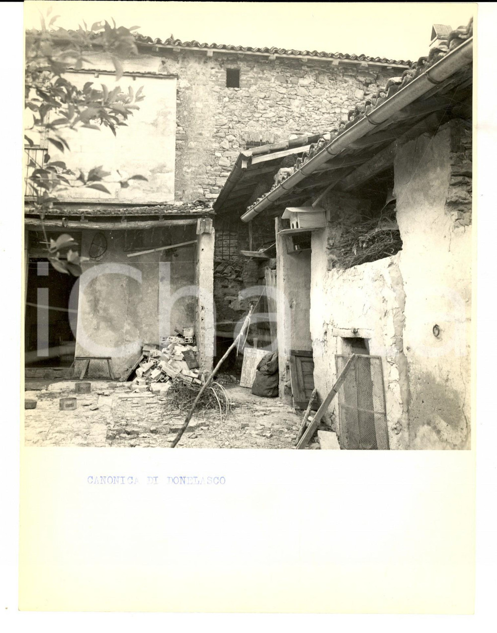 Fotografia d'epoca originale 1950 ca DONELASCO (PV) Veduta della canonica con il cortile *Foto ARTISTICA 1