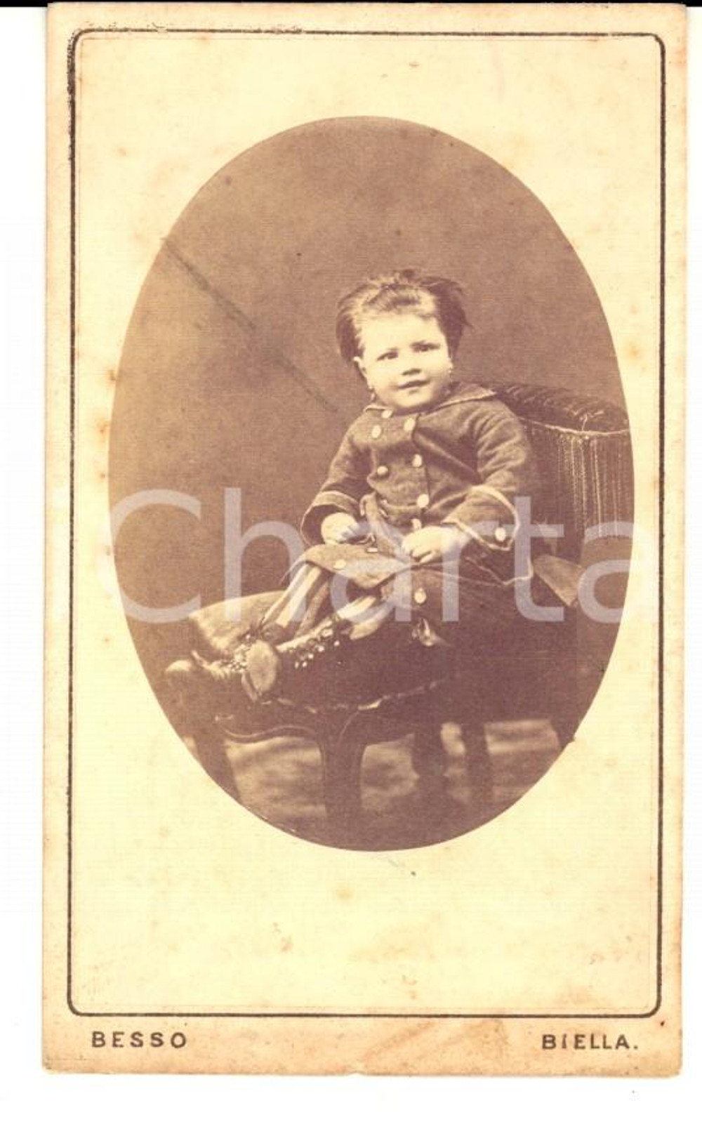 Fotografia d'epoca originale 1875 ca BIELLA Ritratto di bambina con le calze a righe *Foto Vittorio BESSO 1