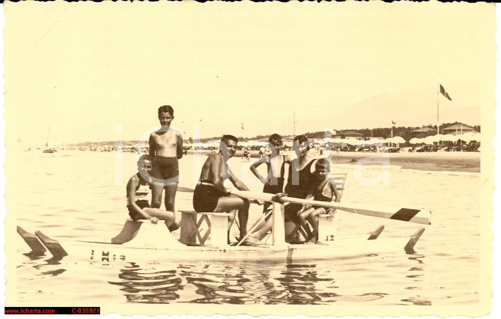 Cartolina originale da collezione 1940 MARINA DI PIETRASANTA bagnanti in moscone 1