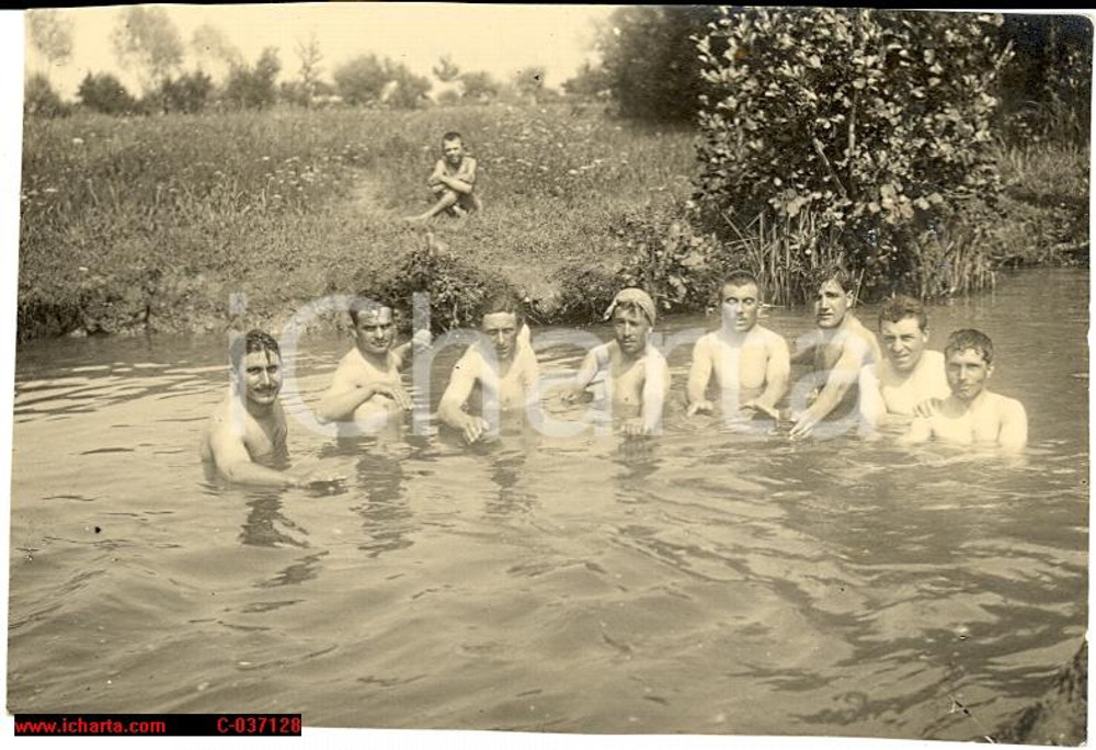 Fotografia d'epoca originale 1917 FIUME ANIENE SETTECAMINI amici in acqua PHOTO 1