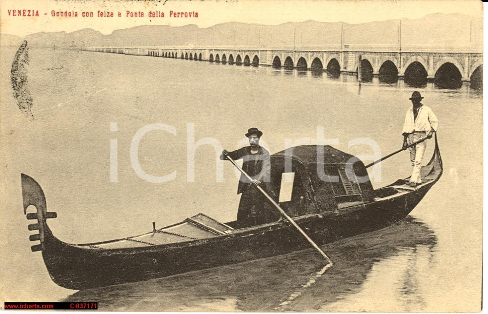 Cartolina originale da collezione 1911 Venezia - Gondola con felze e ponte ferrovia 1