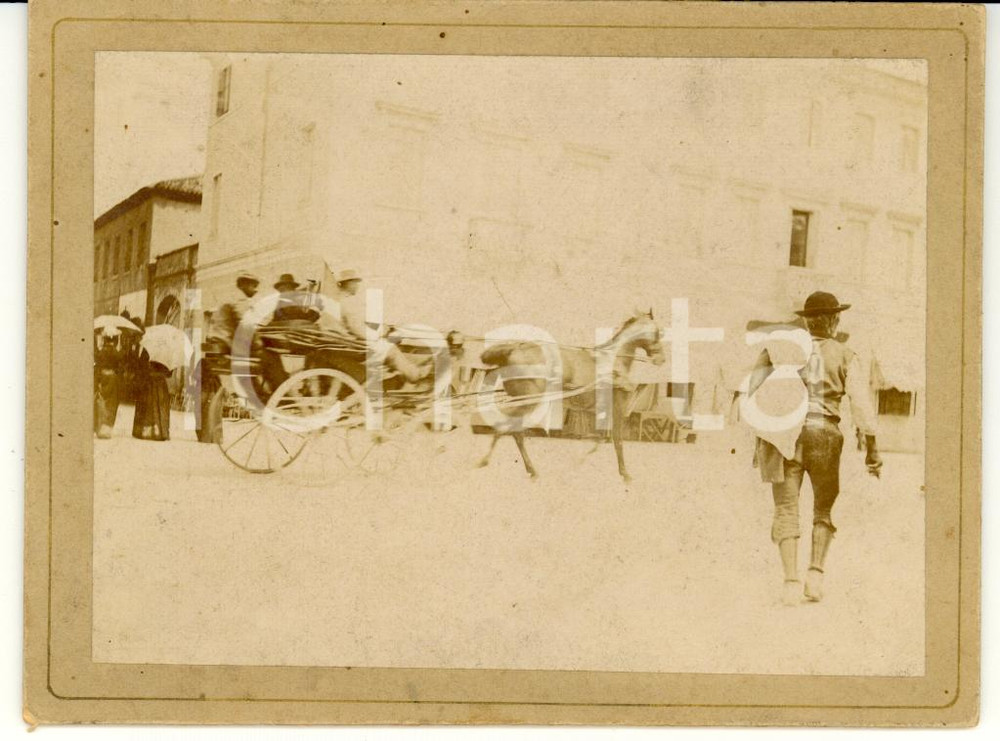 Fotografia d'epoca originale 1900 ca POLESINE Strada animata con passaggio di carrozza *Fotografia 1