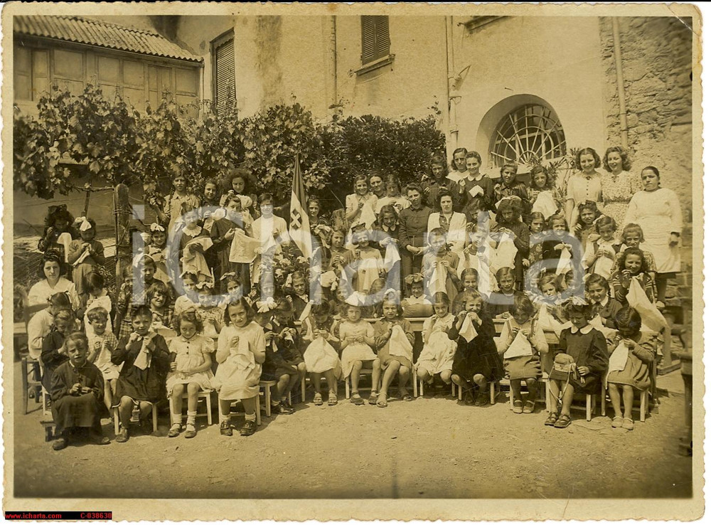 Fotografia d epoca originale 1940 BORGO VAL DI TARO Gruppo di bambine al ricamo Fotografia 1