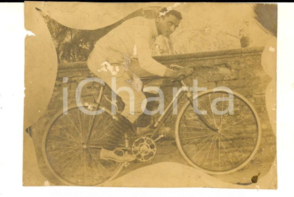 Fotografia d'epoca originale 1920 ca CICLISMO AREA LOMBARDA Atleta in sella alla bici *Foto VINTAGE 9x7 cm 1