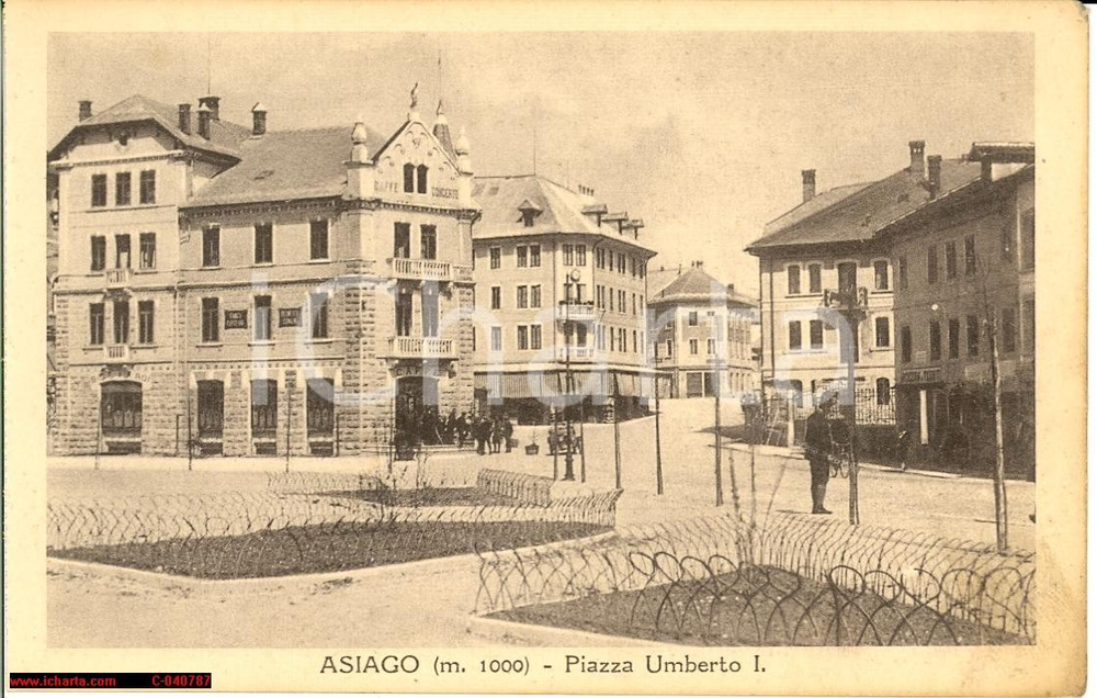 Cartolina originale da collezione Asiago anni '30 - Piazza Umberto I *Veduta animata 1
