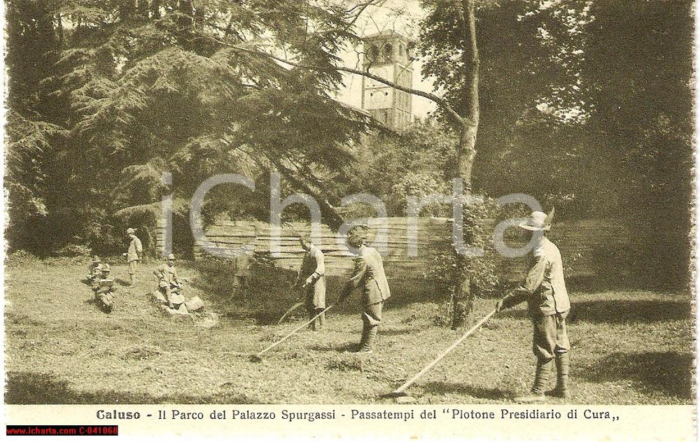 Cartolina originale da collezione 1917 CALUSO (TO) Parco del Palazzo SPURGAZZI Plotone presidario ALPINI FP NV 1