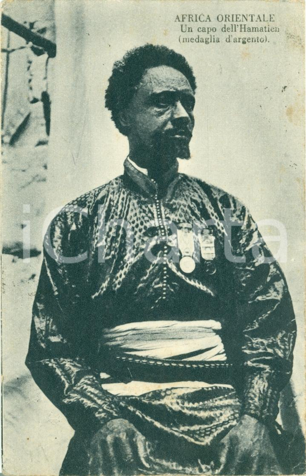 Cartolina originale da collezione 1936 MASSAUA (ERITREA) Capo dell'HAMATIEN (Medaglia argento) *Cartolina FP VG 1