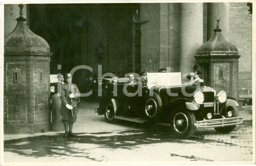 Fotografia d'epoca originale 1933 NAPOLI Missione argentina esce da Palazzo Reale *FOTOGRAFIA 1
