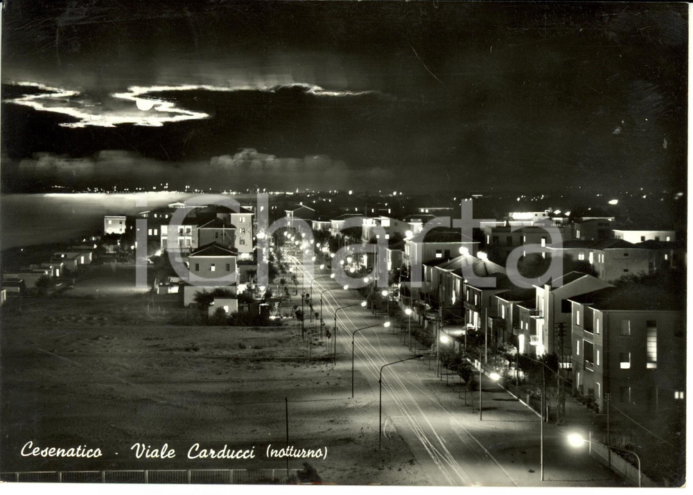 Cartolina originale da collezione 1959 CESENATICO FC Veduta di Viale CARDUCCI in notturno Cartolina FG VG 1