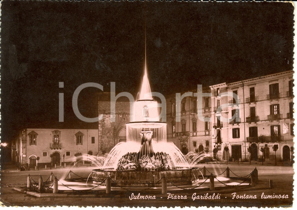 Cartolina originale da collezione 1950 SULMONA AQ Veduta piazza GARIBALDI con fontana luminosa Cartolina FG VG 1