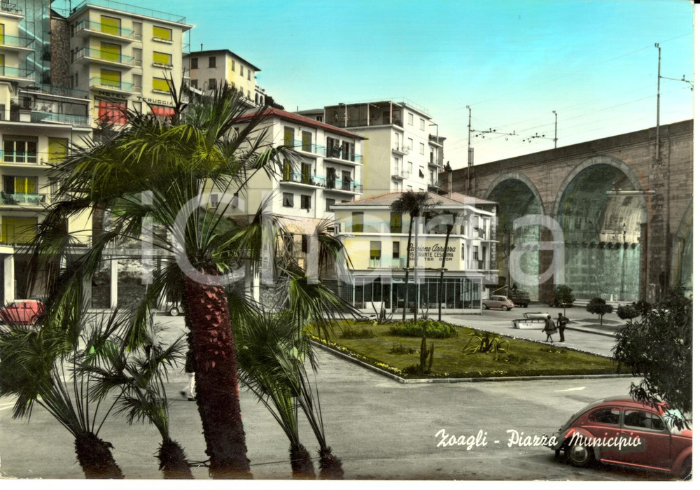 Cartolina originale da collezione 1968 ZOAGLI GE Piazza Municipio con PENSIONE AZZURRA e Ristorante CESARINA VG 1