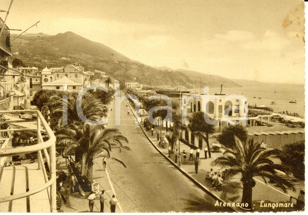 Cartolina originale da collezione 1954 ARENZANO GE Lungomare con passeggiata ANIMATA Cartolina FG VG 1