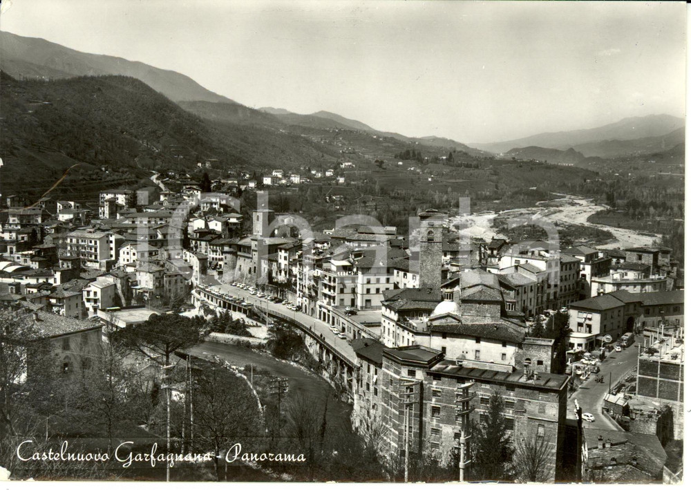 Cartolina originale da collezione 1955 CASTELNUOVO GARFAGNANA (LU) Scorcio panoramico con ROCCA ARIOSTESCA *FG VG 1