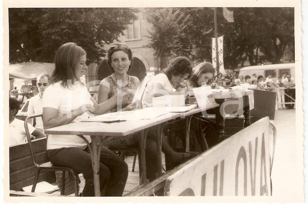 Fotografia d'epoca originale 1971 RIVANAZZANO TERME (PV) Trofeo TOTAL Rally Club OltrepÃ² Registrazione punti 1