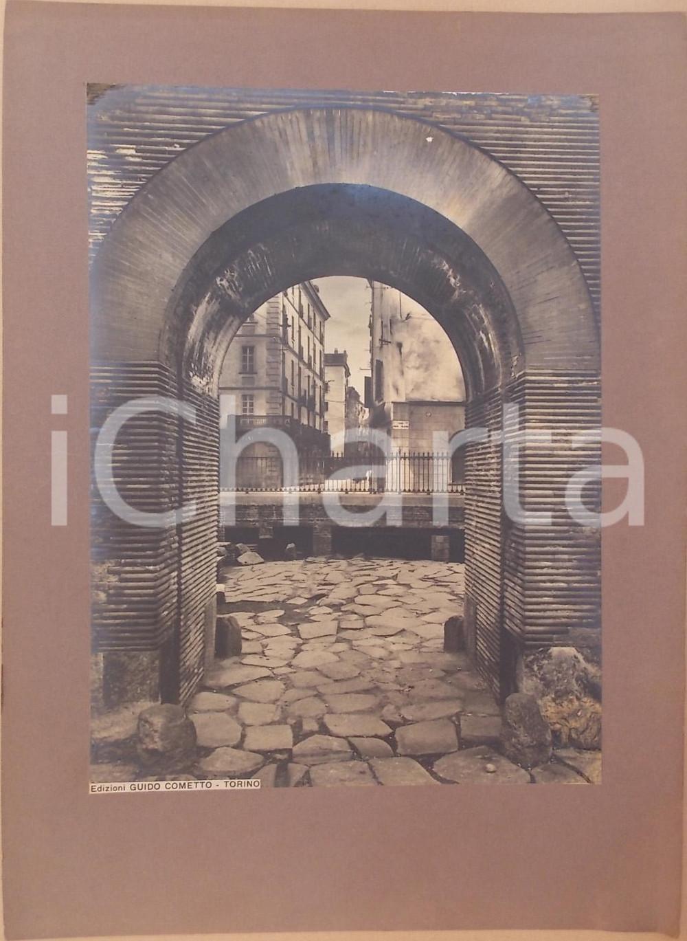Fotografia d'epoca originale 1940 ca TORINO Particolare PORTA PALATINA sulla piazza *Foto ed. Guido COMETTO 1