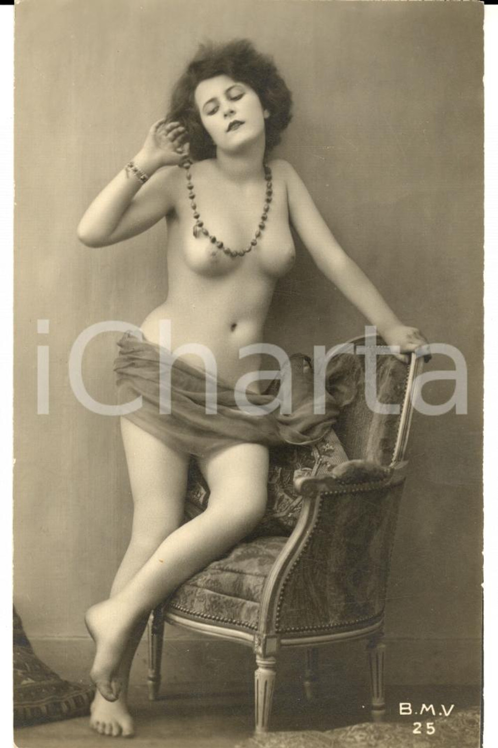 Fotografia d'epoca originale 1920 ca EROTICA VINTAGE Naked woman posing with jewels B.M.V. 25 *PHOTO 1