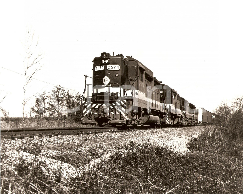 Fotografia d'epoca originale 1970 PELHAM (USA) Locomotive 2570 pull Freight train through countryside *Photo 1