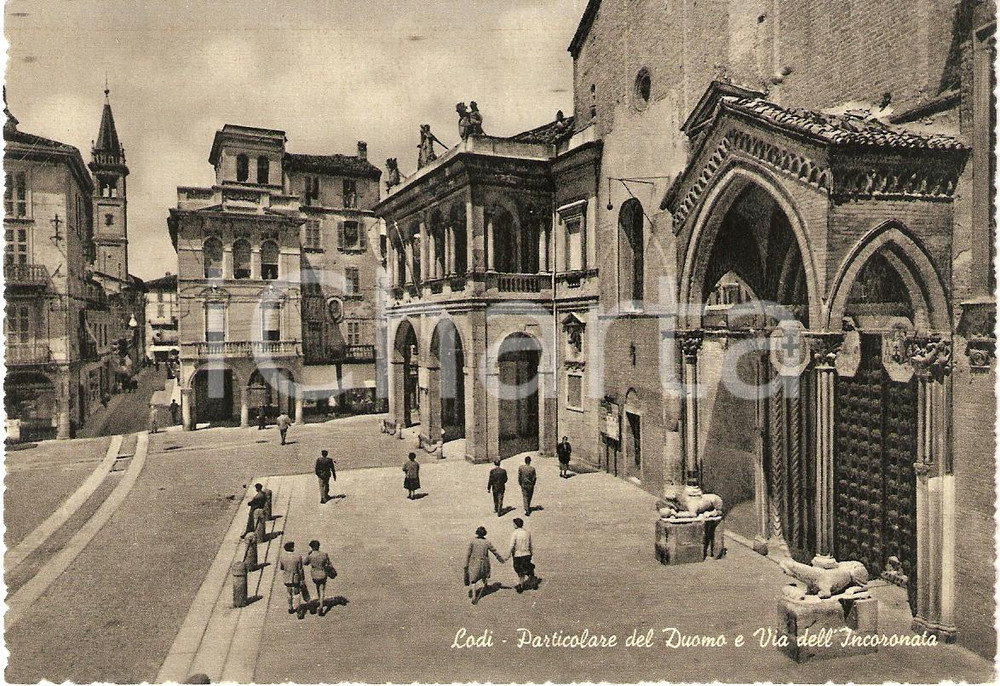Cartolina originale da collezione 1950 ca LODI Facciata Duomo e Via dell'INCORONATA ^Cartolina ANIMATA FG VG 1